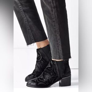 Dolce Vita Preston Black Velvet Ankle Boot Size 6.5 EUC